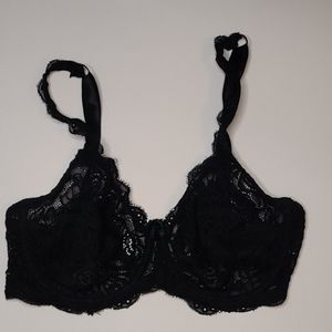 Black lacy bra